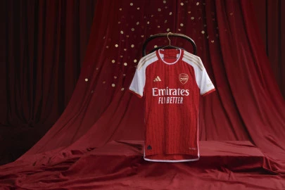 post-camiseta-del-arsenal-portada en tamaño grande.webp